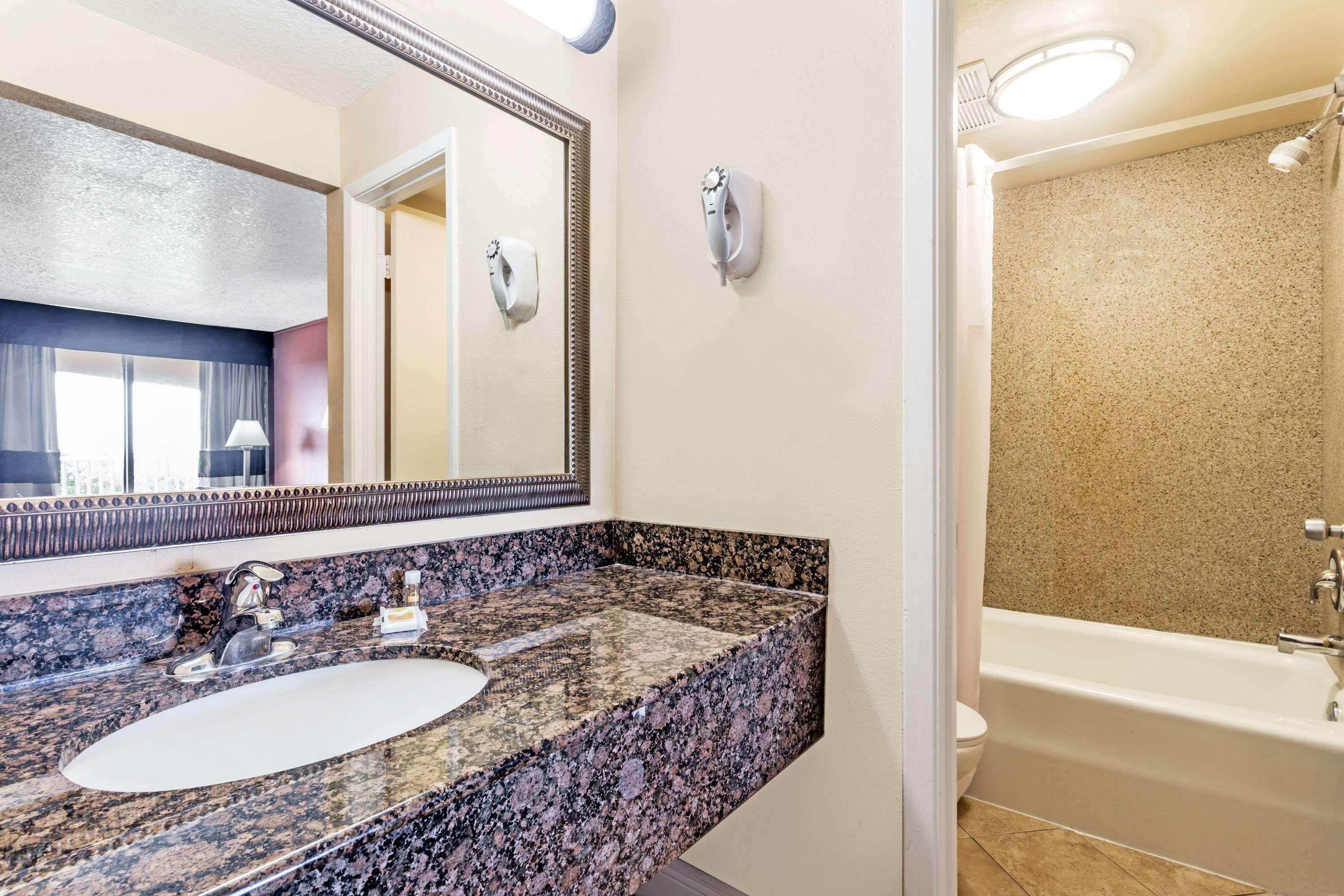Days By Wyndham Lauderdale-oakland Park Airport N 2* Wilton Manors