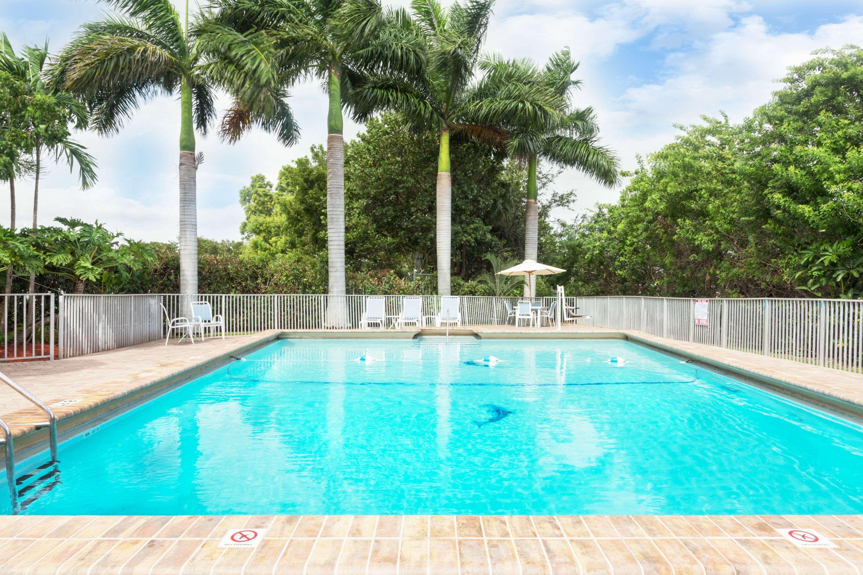 Days By Wyndham Lauderdale-oakland Park Airport N Hotel Wilton Manors